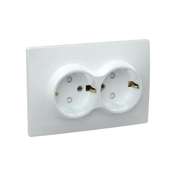 Изображение товара Розетка двухместная с заземлением шторками Кварта IEK IP20 белая