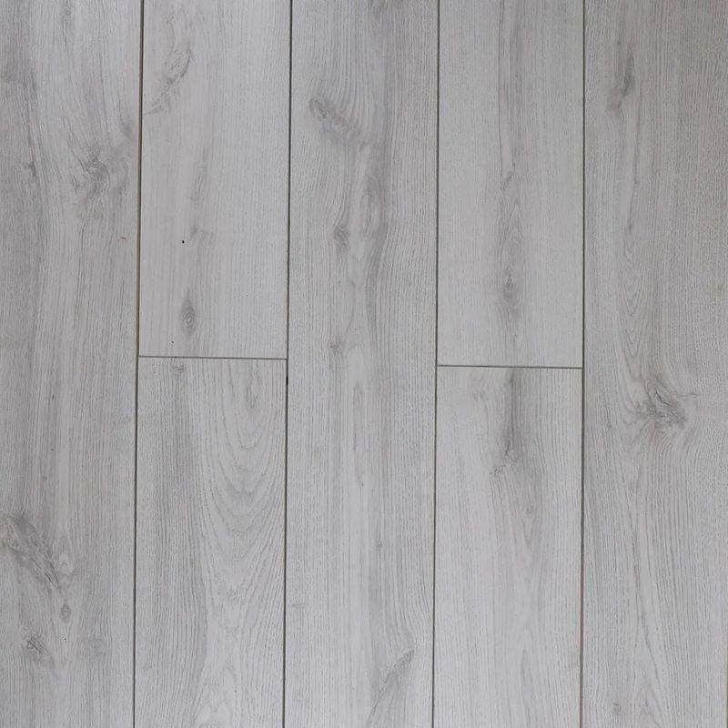 Ламинат Woodstyle Bravo Дуб Дракс 8мм 33кл с фаской 1,98м²