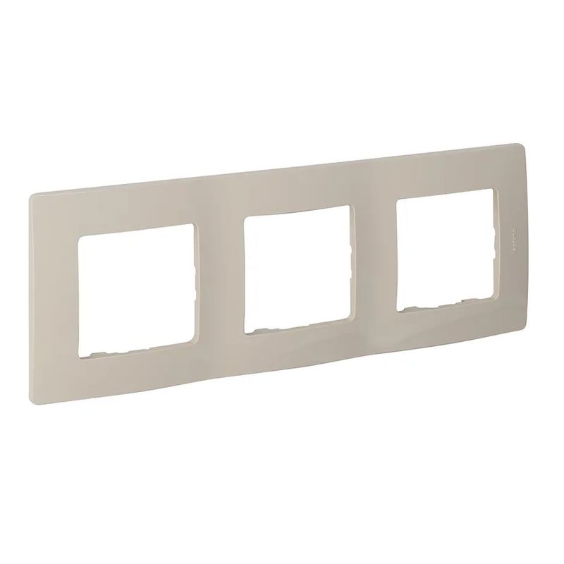 Рамка 3-местная Legrand Etika, слоновая кость